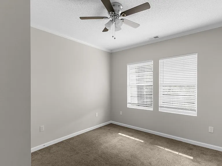 Southside Manor — Photo 18