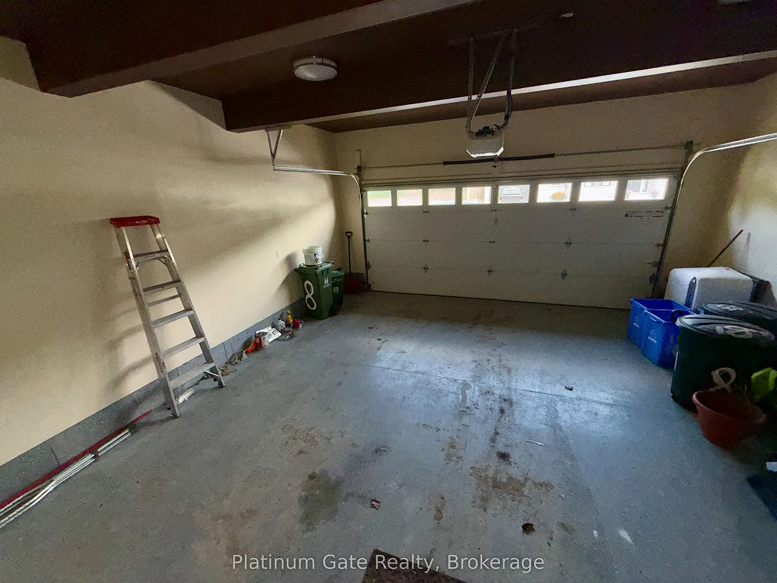 4 bed, $3,200 — Photo 2