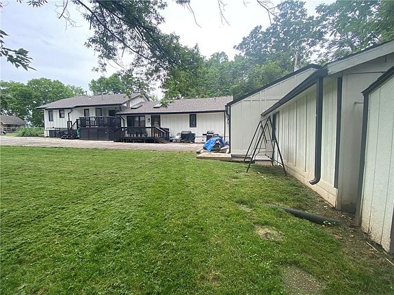 5th image of 8409 Flora Ave