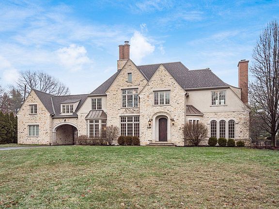 2nd image of 4872 Stonehaven Dr