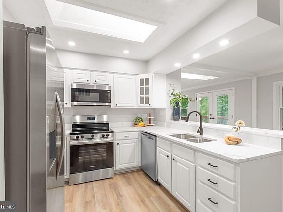 2nd image of 121 Eagle Ct