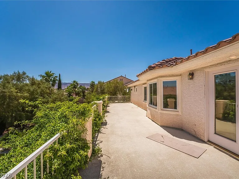 9675 Irvine Bay Ct — Photo 27