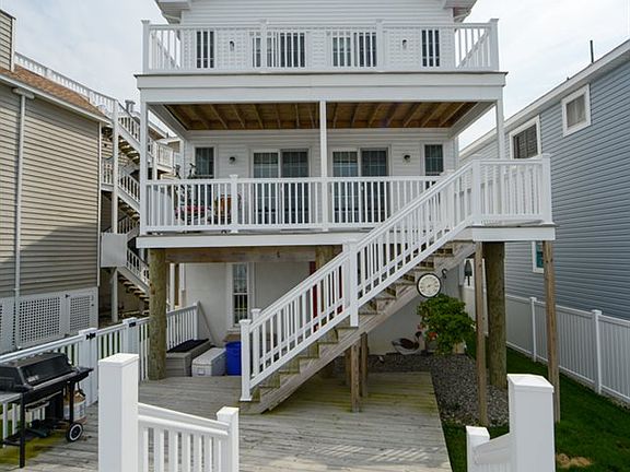 3rd image of 1622 Pleasure Ave