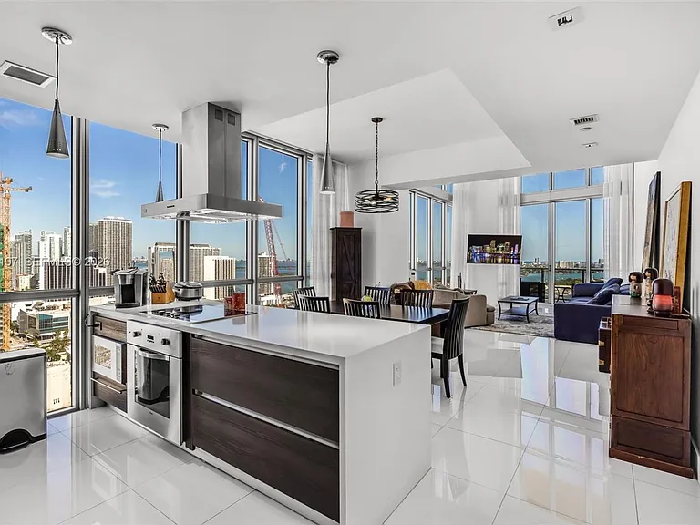 1100 Biscayne Blvd #2907 — Photo 1