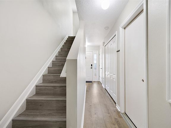 5th image of 4547R Ashburn Square Dr