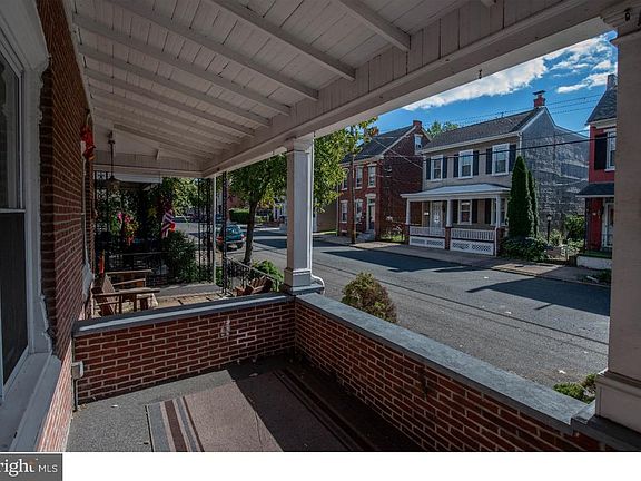 3rd image of 39 Chestnut St
