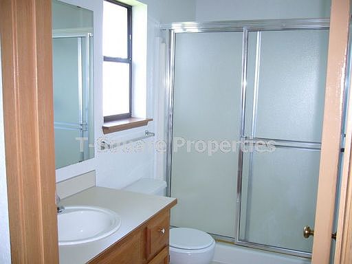3rd image of 4916 Sunnyside Blvd #B