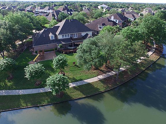 3rd image of 20402 Lakeland Falls Dr