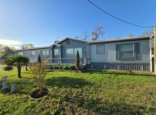 813 W 12th St, Cameron, TX 76520