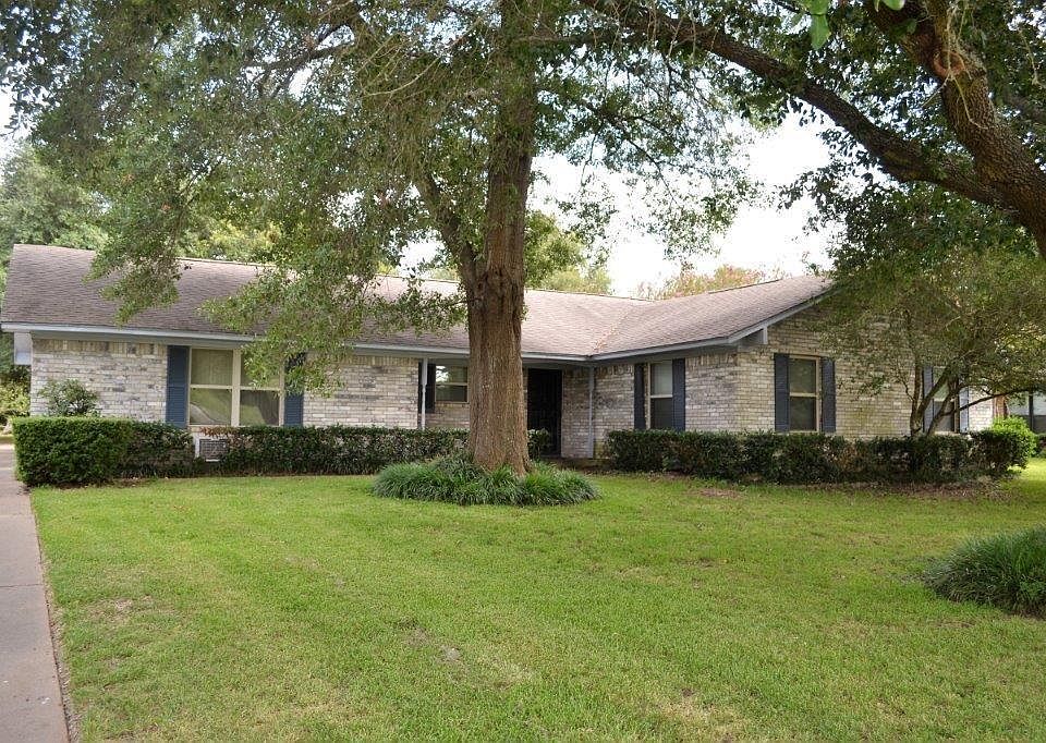 1st image of 216 Kings Creek Dr