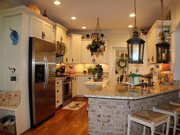 4th image of 783 Coveview Cir