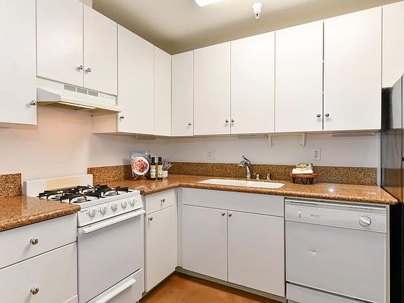 4th image of 130 Valley Oak Dr #A
