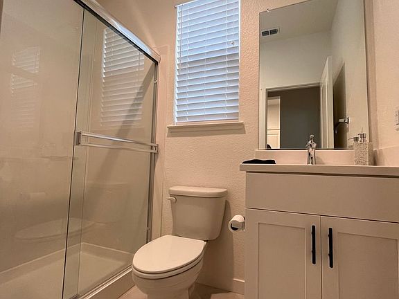 4th image of 16496 Hilgard Dr