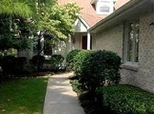 4482 Golf View Dr, Brighton, MI