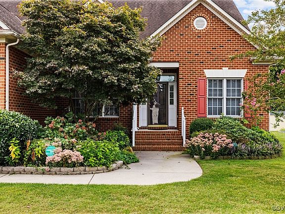 3rd image of 9465 Crescent View Dr
