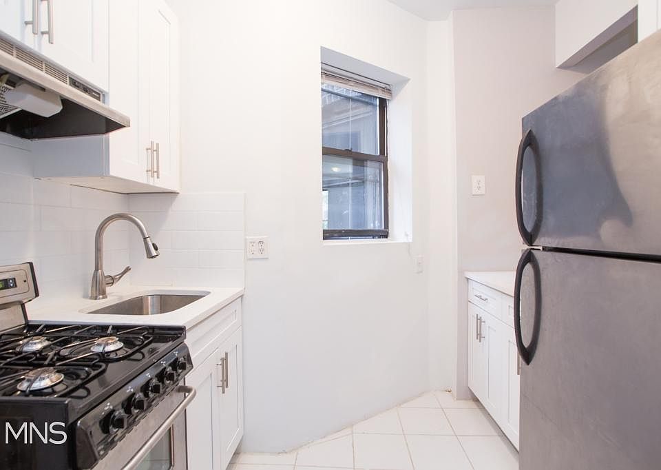 1st image of 328 W 49th St APT 5RE