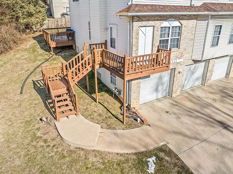 2109-2111 Primrose Dr — Photo 7