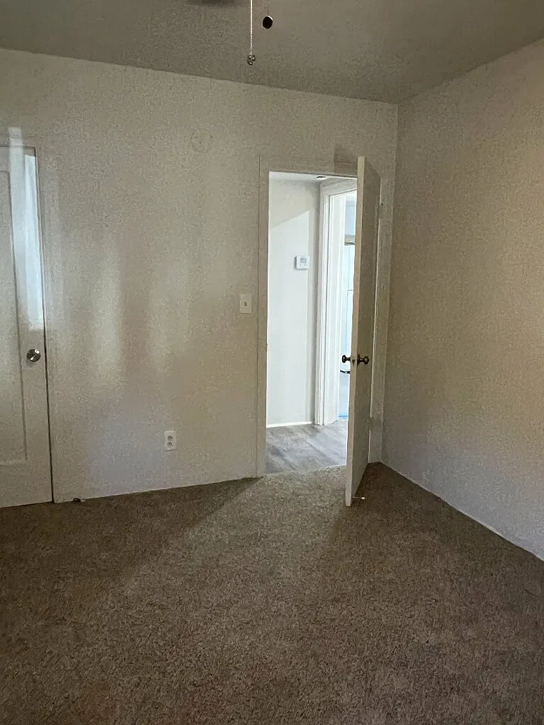 623 W Hedges Ave — Photo 1