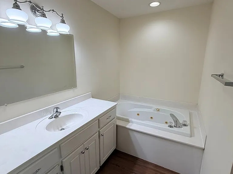 104 Brazington Ct — Photo 11