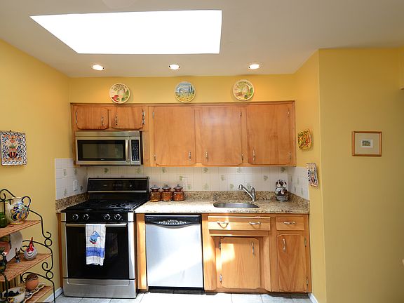 4th image of 2 Duers Ct