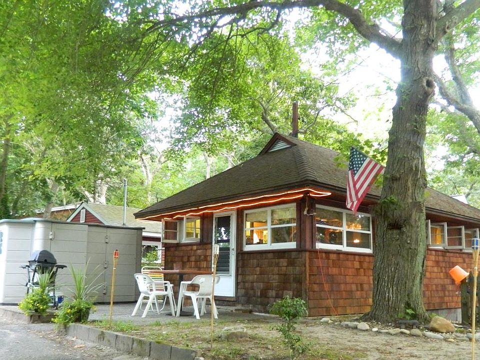 1st image of 7 Beach Hill Dr