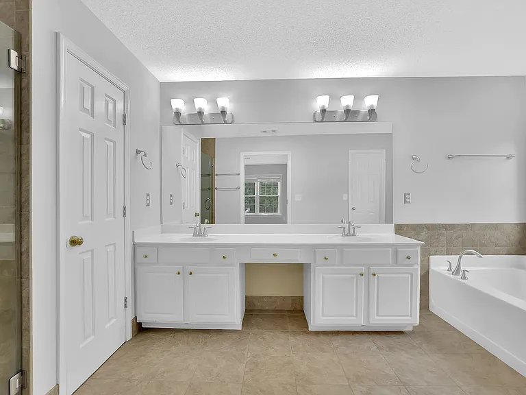 440 Chippenham Ct — Photo 21