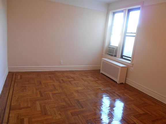 5th image of 4757 44th St