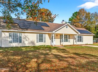 2 Hundley Rd, Carriere, MS 39426