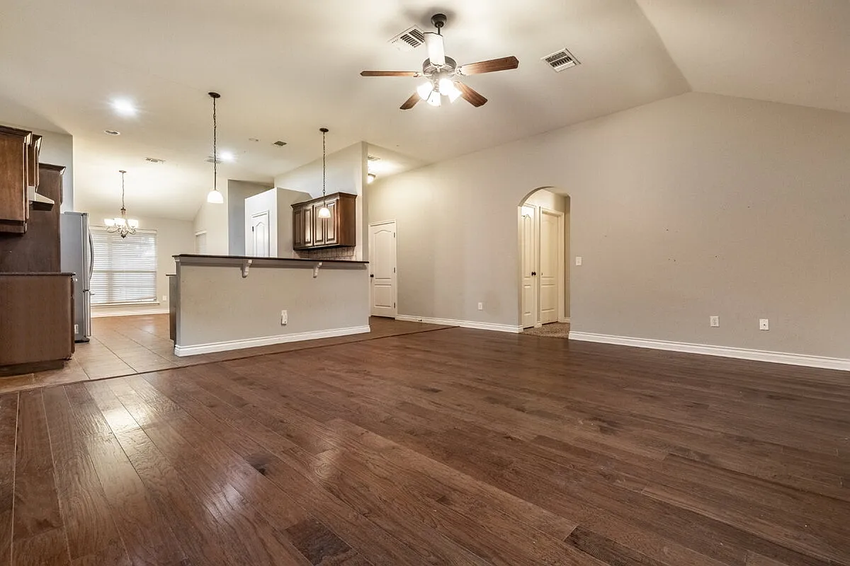 3 bed, 2.0 bath, 1580 sqft, $1,895 — Photo 2