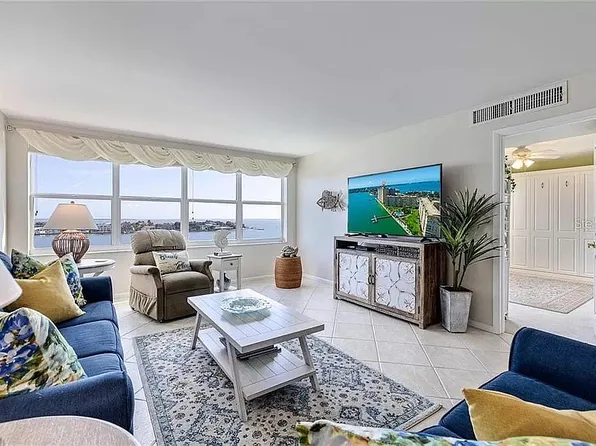 5200 Brittany Dr S APT 805, Saint Petersburg, FL 33715