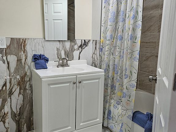 5th image of 7247 Middlesex St