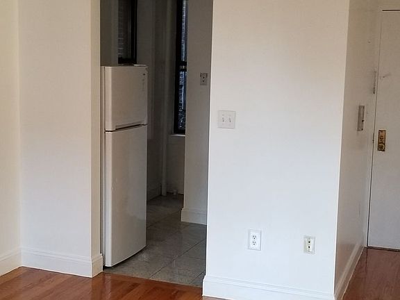 4th image of 212 W 17th St APT 5C