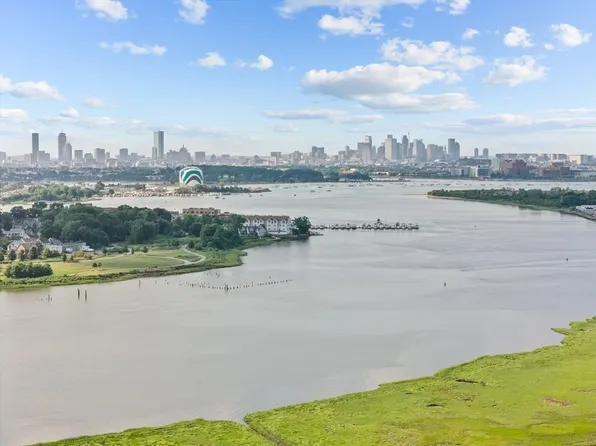 133 Commander Shea Blvd APT 713, Quincy, MA 02171