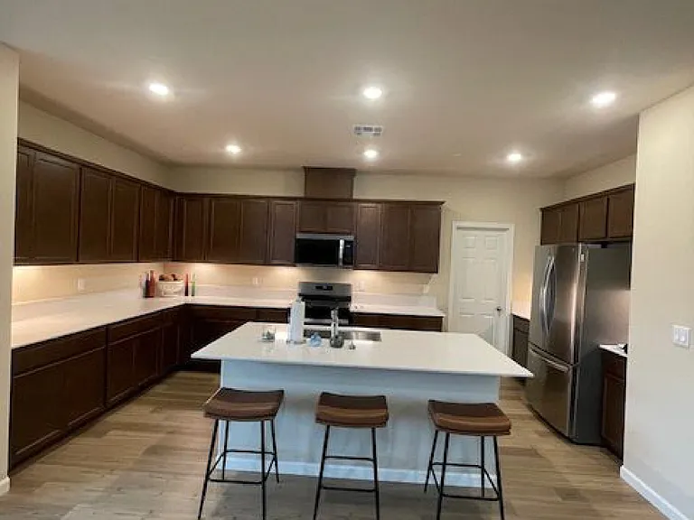 921 Rushden Ln — Photo 5