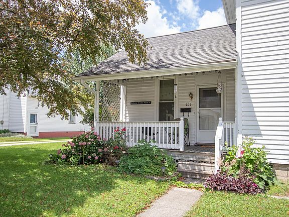 4th image of 909 Maple St