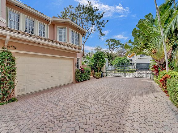 3rd image of 200 NE 14th Avenue #8