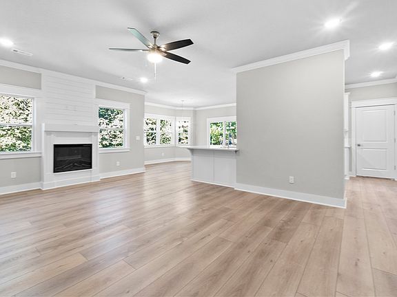 3rd image of 31 Chaucer Dr