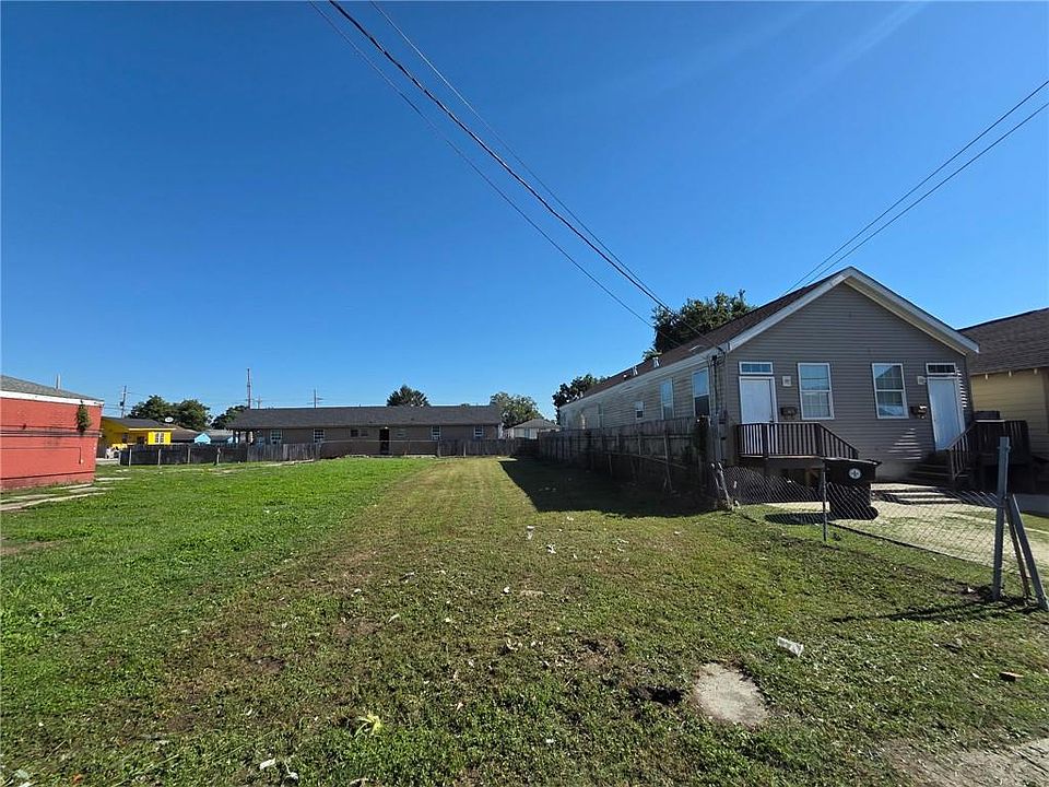 2nd image of 8827 Olive St