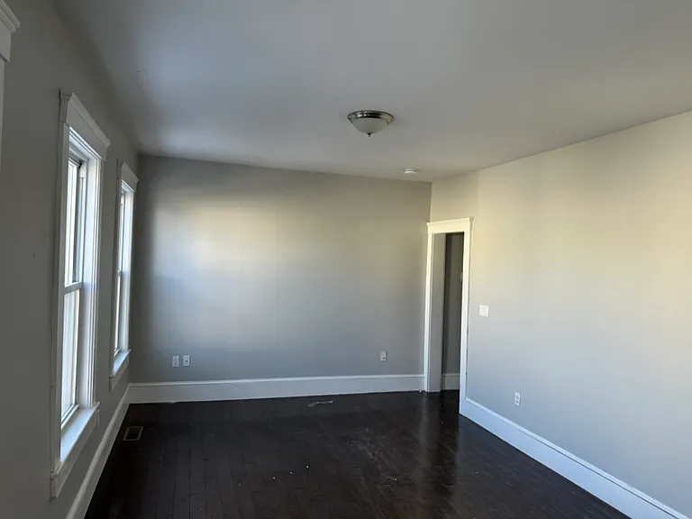 181 Chelsea St #1 — Photo 5