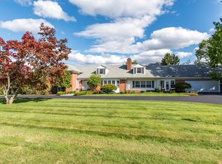 3 Crestview Dr, Dallas, PA 18612