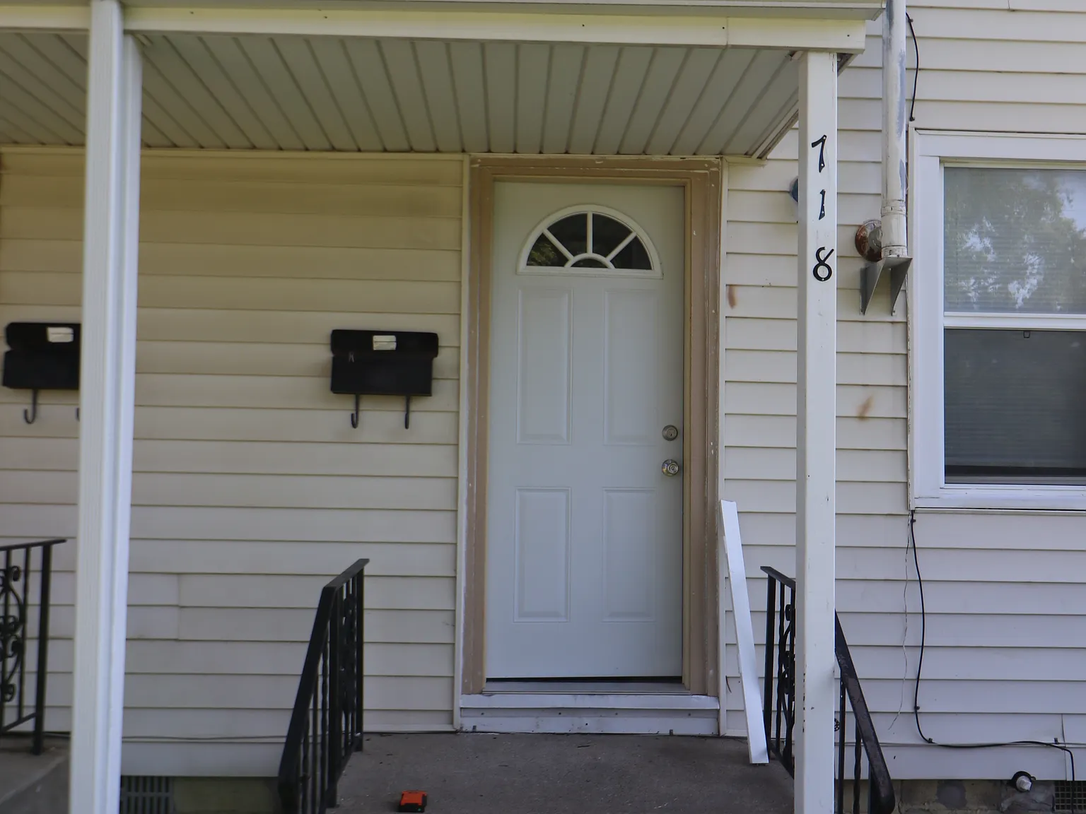 3 bed, 900 sqft, $800 — Photo 2