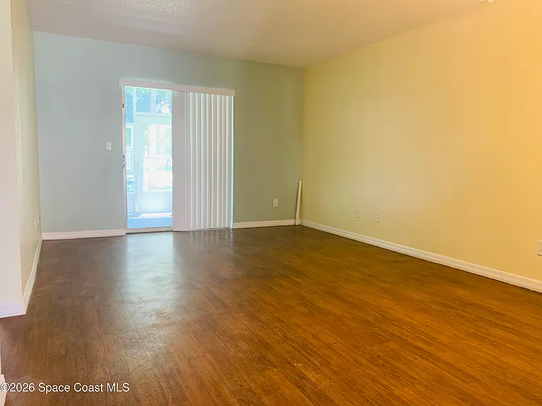 3092 Sir Hamilton Cir #4 — Photo 2