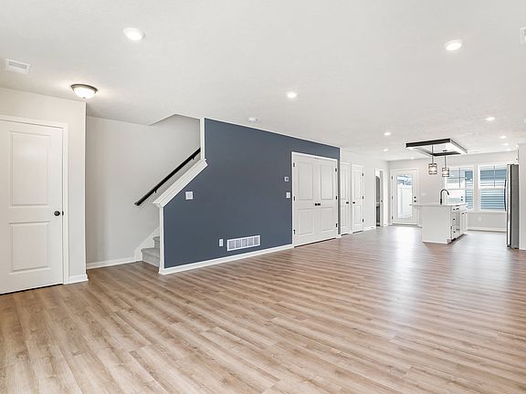 4th image of 6636 S Square Ln
