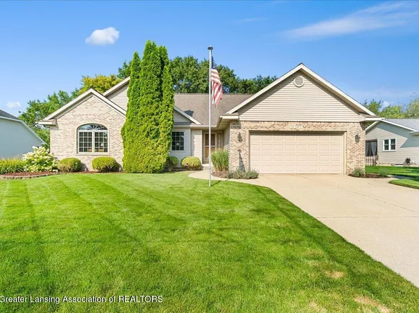11071 Lochgreen Dr, Lansing, MI 48917