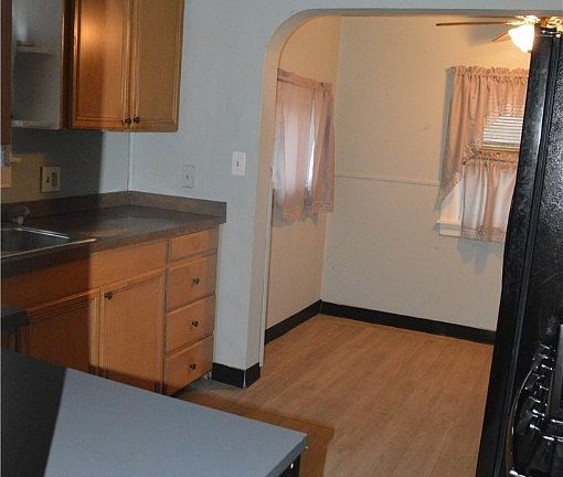 4th image of 903 West Ave