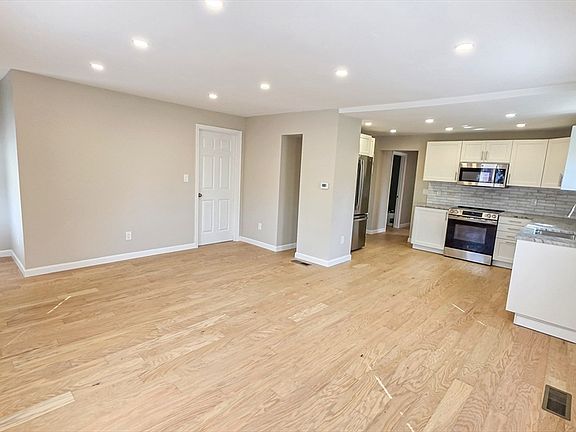 4th image of 44 Vernon St