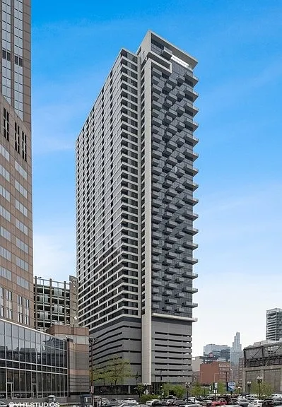 235 W Van Buren St #3806 — Photo 8