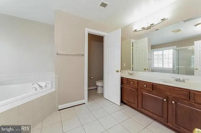 2462 Curie Ct — Photo 9
