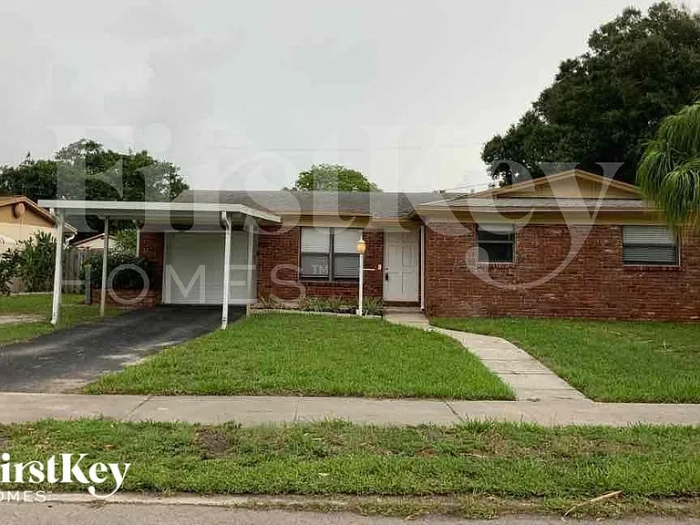 1302 Crest Dr — Photo 1