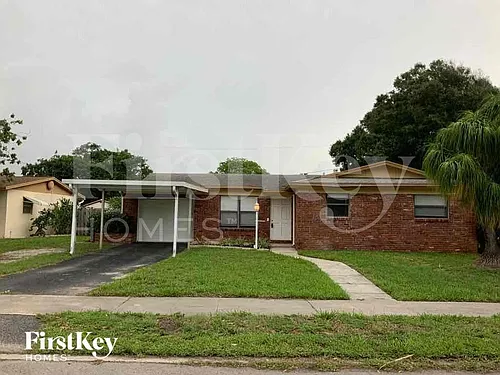 1302 Crest Dr Photo 1